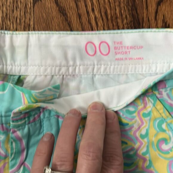 Lilly Pulitzer buttercup short Size 00 - Picture 3 of 3